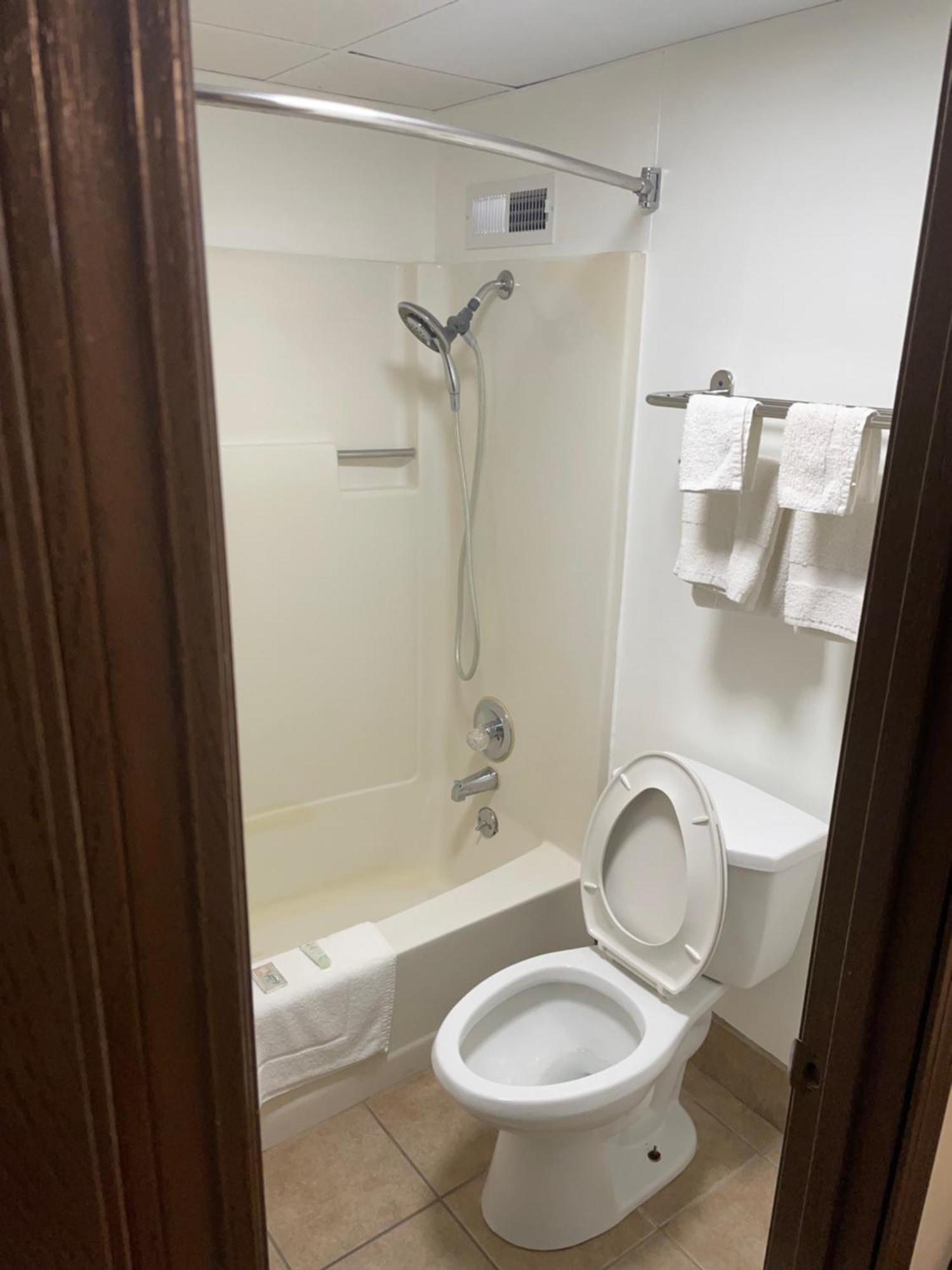 Bedford Inn 엘크시티 외부 사진