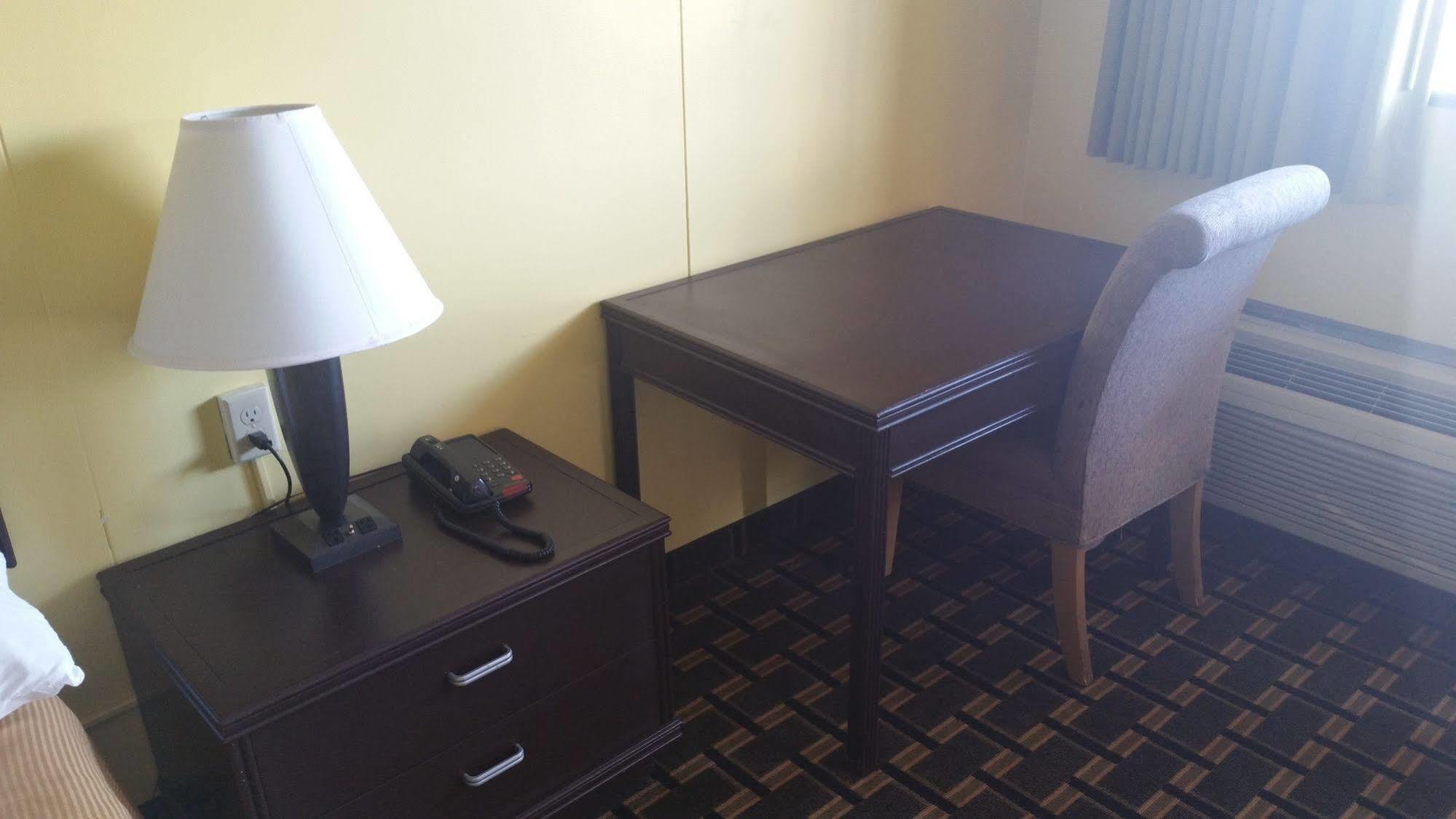 Bedford Inn 엘크시티 외부 사진
